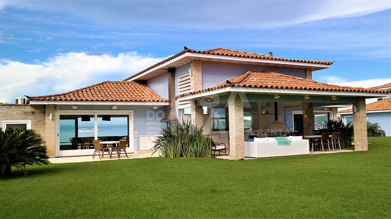Casa de frente pro mar com 9 suítes