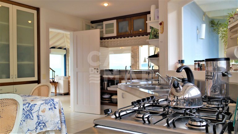 Beautiful house with eight suites on the sand of Praia Rasa,