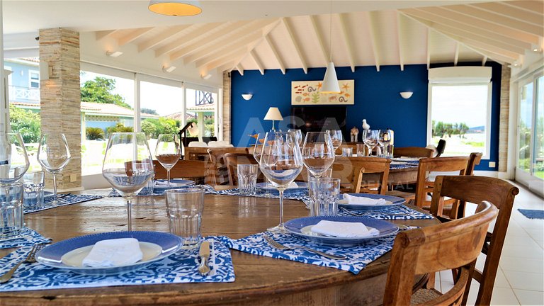 Beautiful house with eight suites on the sand of Praia Rasa,