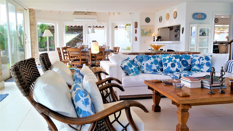 Beautiful house with eight suites on the sand of Praia Rasa,