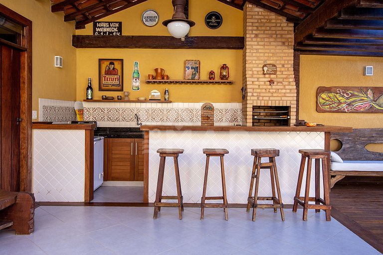 casa com quatro quartos, piscina, próxima à praia