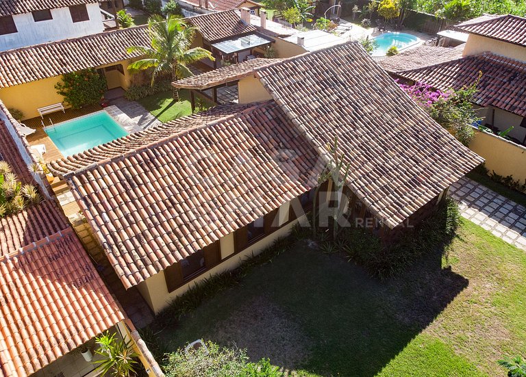 casa com quatro quartos, piscina, próxima à praia