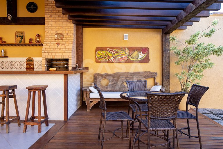 casa com quatro quartos, piscina, próxima à praia