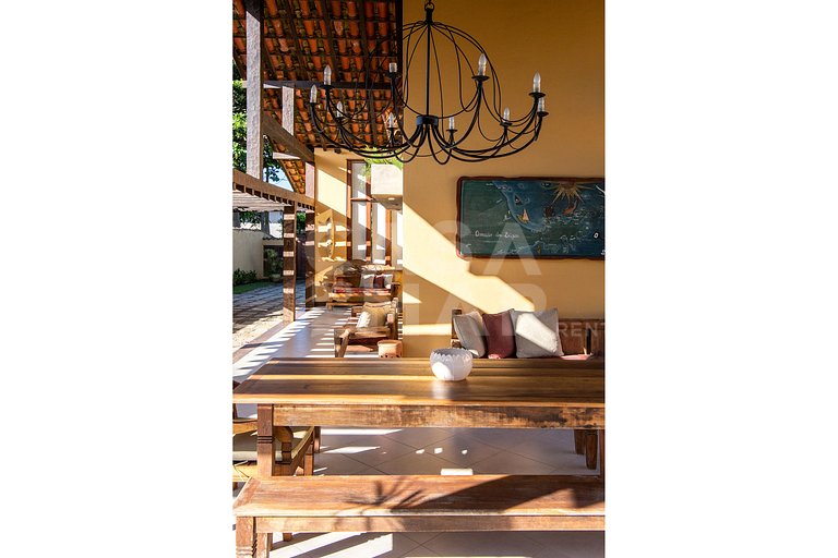 casa com quatro quartos, piscina, próxima à praia