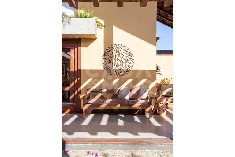 casa com quatro quartos, piscina, próxima à praia