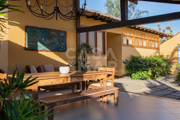 casa com quatro quartos, piscina, próxima à praia