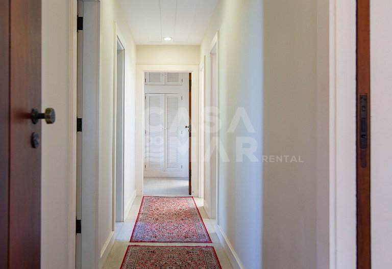 Beautiful house with four suites, on Rua da Praia Rasa