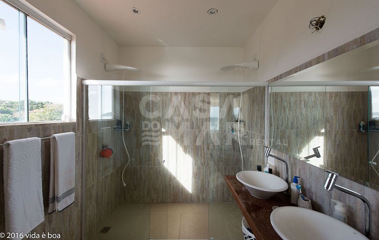 Beautiful house, with seven suites, standing on the sand of
