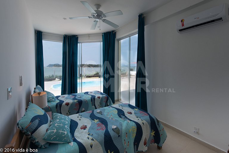 Beautiful house, with seven suites, standing on the sand of