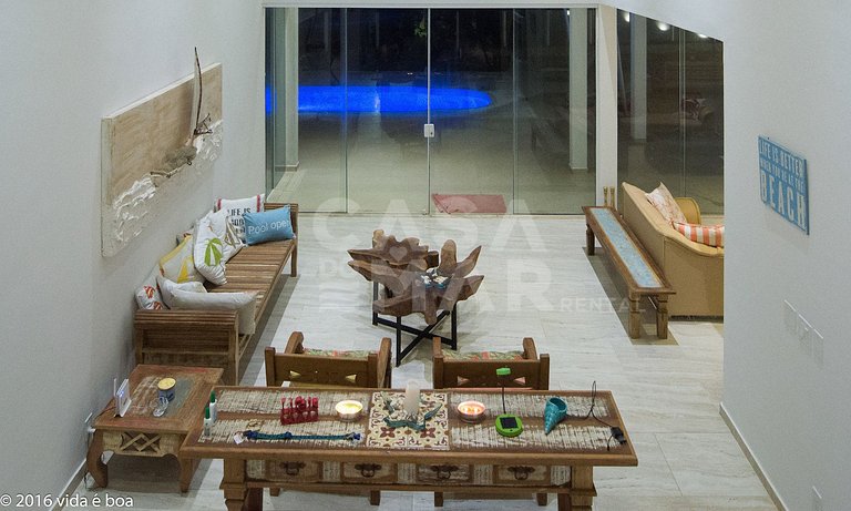 Beautiful house, with seven suites, standing on the sand of