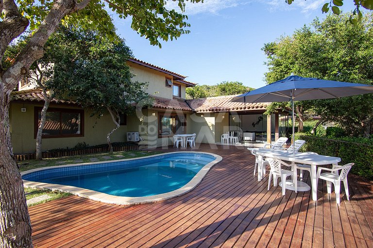Casa com cinco suítes, praia do Forno, condomínio.
