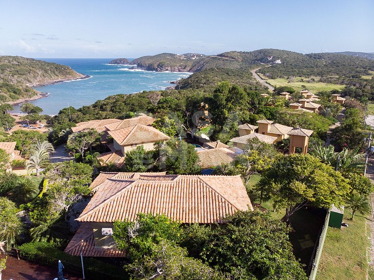 Casa com cinco suítes, praia do Forno, condomínio.