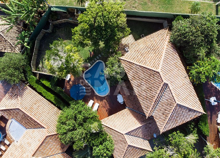 Casa com cinco suítes, praia do Forno, condomínio.