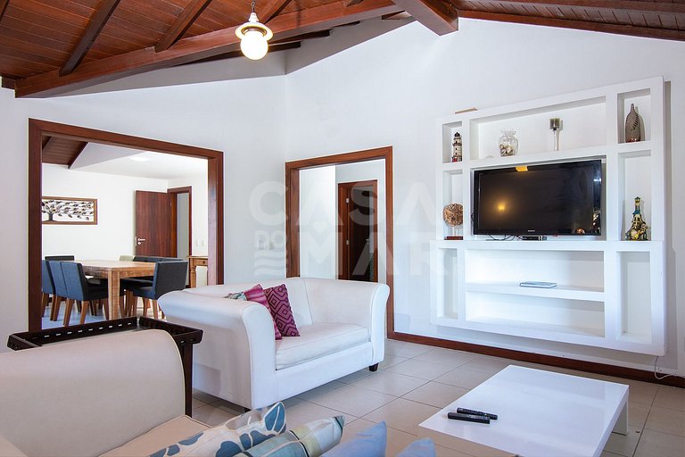 Casa com cinco suítes, praia do Forno, condomínio.