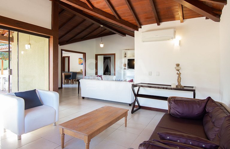 Casa com cinco suítes, praia do Forno, condomínio.