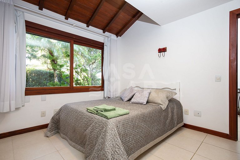 Casa com cinco suítes, praia do Forno, condomínio.