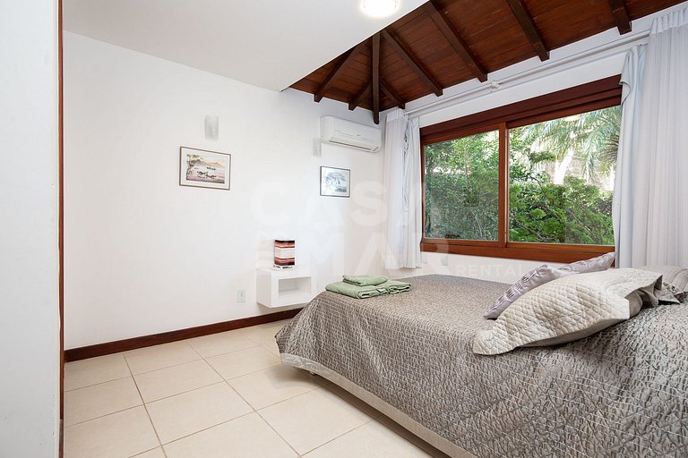 Casa com cinco suítes, praia do Forno, condomínio.