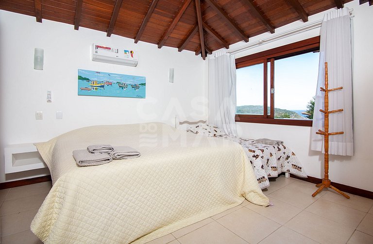 Casa com cinco suítes, praia do Forno, condomínio.