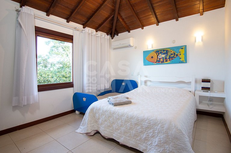 Casa com cinco suítes, praia do Forno, condomínio.