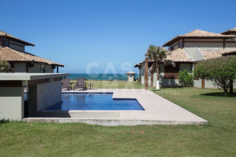 Beautiful house with four bedrooms, in a condominium, facing