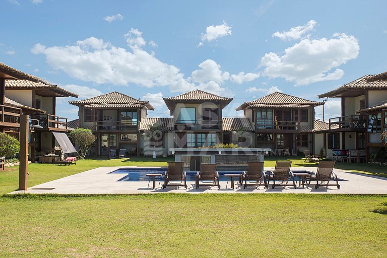 Linda casa com quatro quartos, de frente para o mar