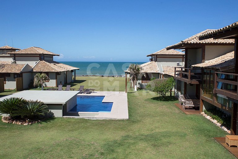Linda casa com quatro quartos, de frente para o mar