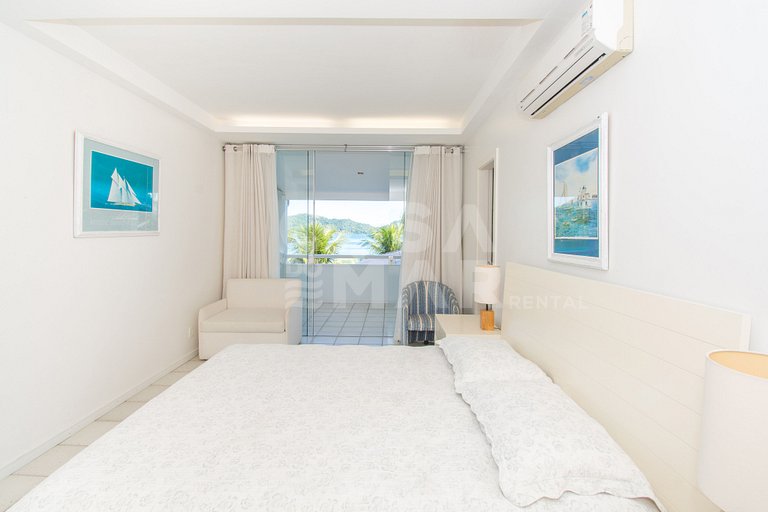 Casa com sete suítes, praia privativa com lancha