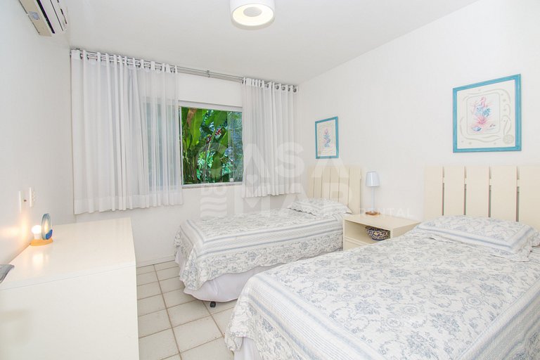 Casa com sete suítes, praia privativa com lancha