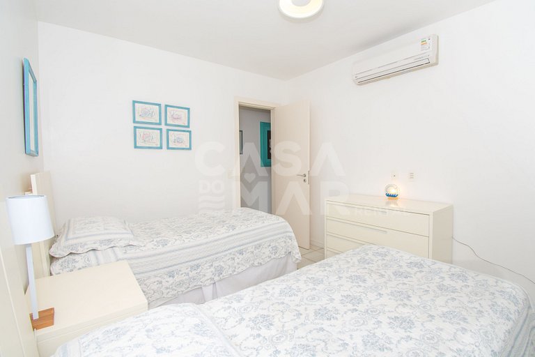 Casa com sete suítes, praia privativa com lancha