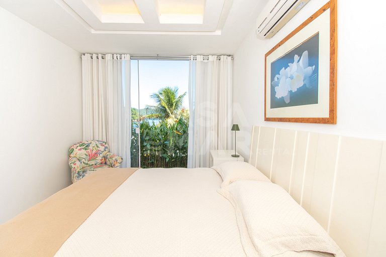 Casa com sete suítes, praia privativa com lancha