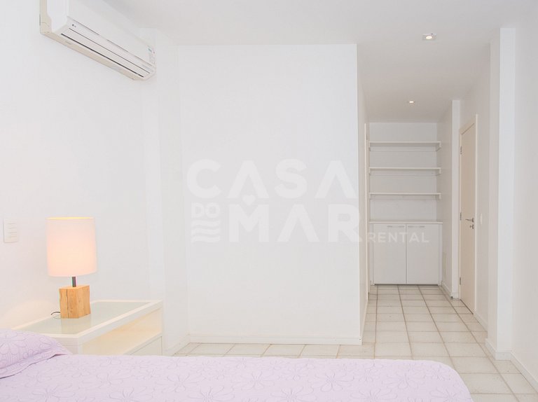 Casa com sete suítes, praia privativa com lancha