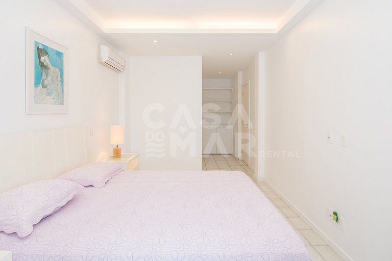 Casa com sete suítes, praia privativa com lancha