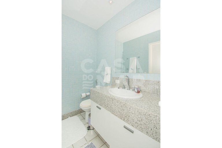 Casa com sete suítes, praia privativa com lancha