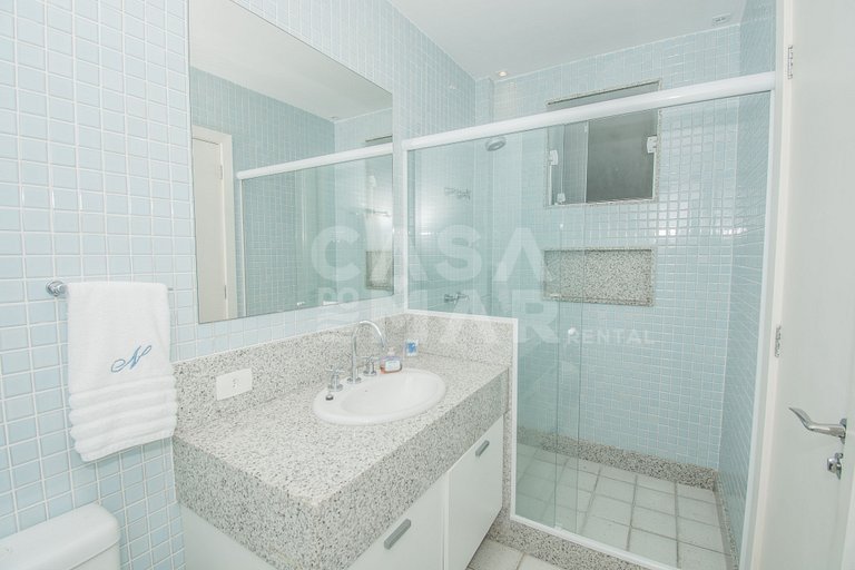Casa com sete suítes, praia privativa com lancha