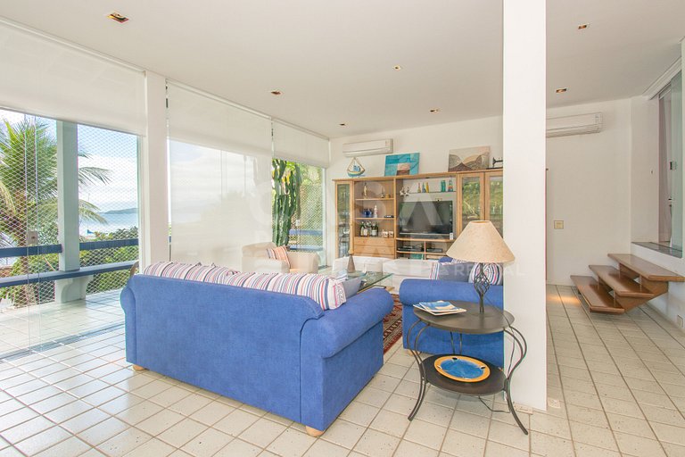 Casa com sete suítes, praia privativa com lancha