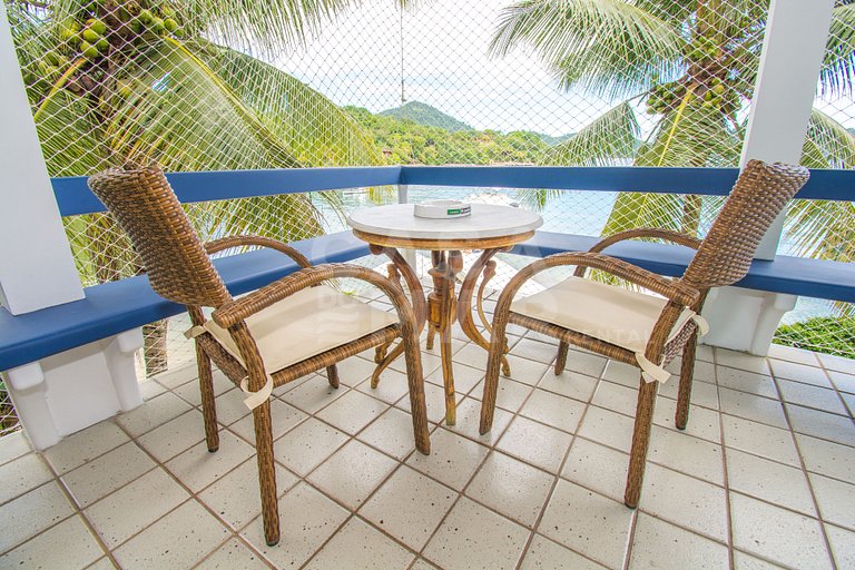 Casa com sete suítes, praia privativa com lancha