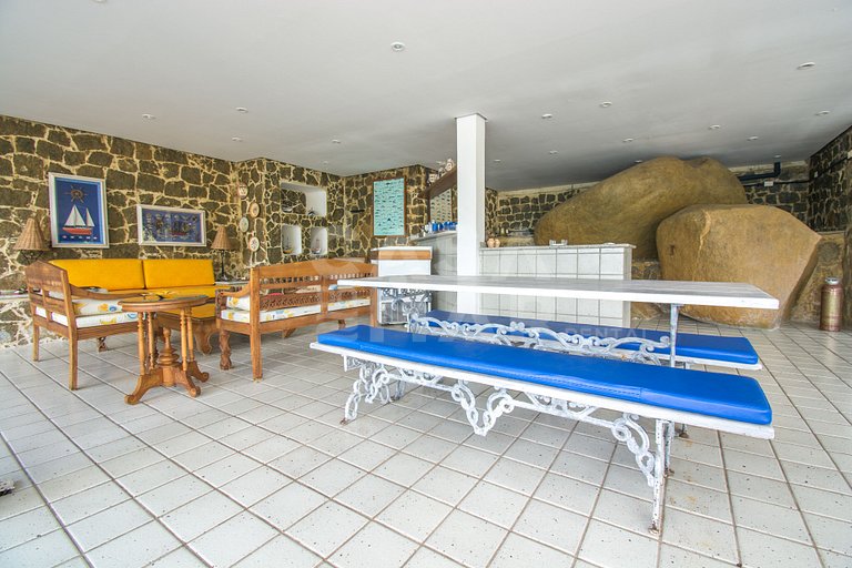 Casa com sete suítes, praia privativa com lancha