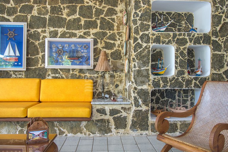 Casa com sete suítes, praia privativa com lancha