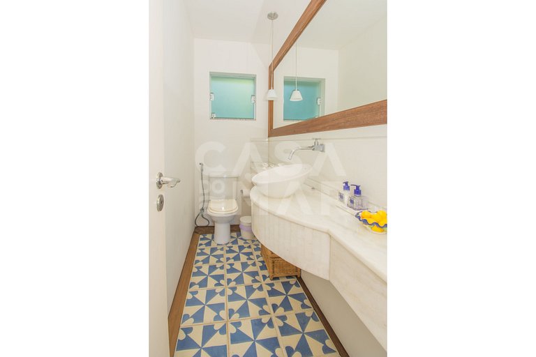 Casa com sete suítes, praia privativa com lancha