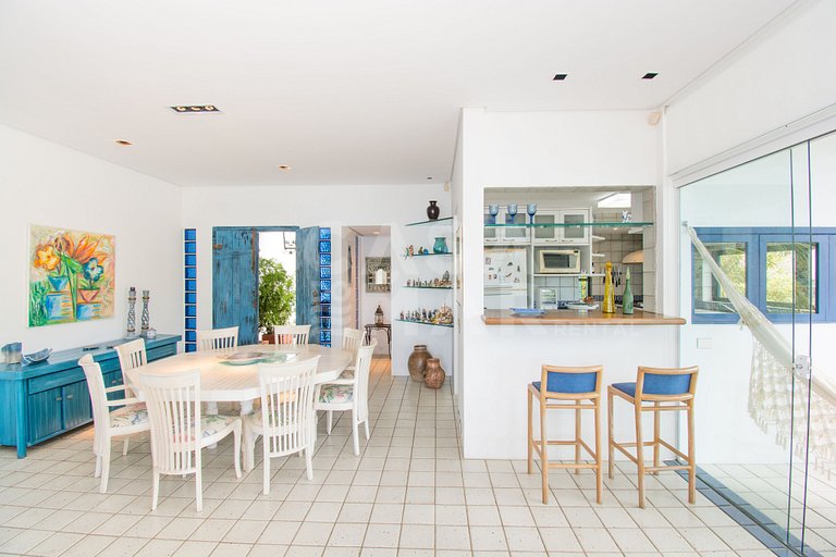 Casa com sete suítes, praia privativa com lancha