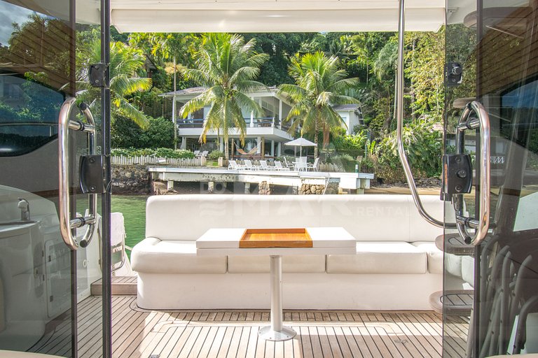 Casa com sete suítes, praia privativa com lancha