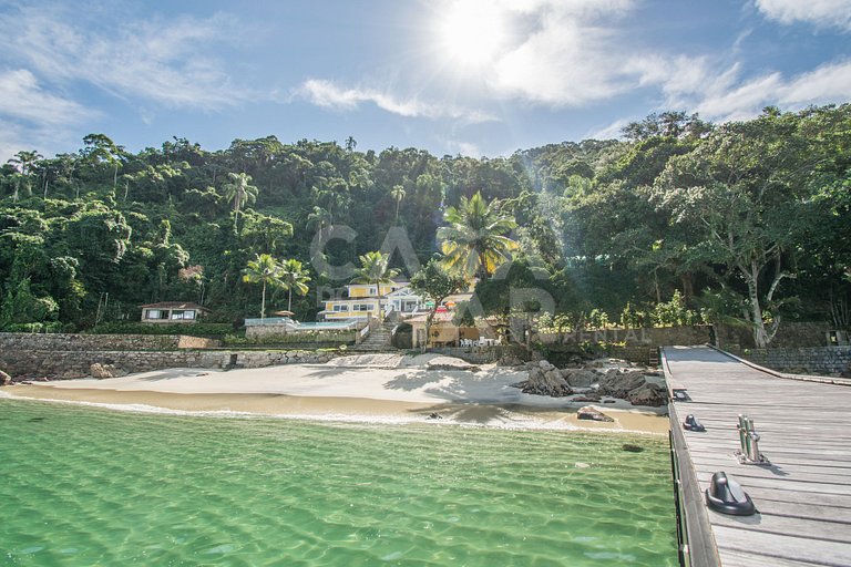 Beautiful villa with exclusive beach, seven suites in a cond