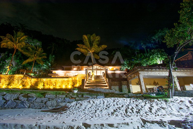 Beautiful villa with exclusive beach, seven suites in a cond