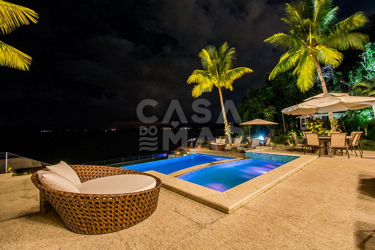 Beautiful villa with exclusive beach, seven suites in a cond