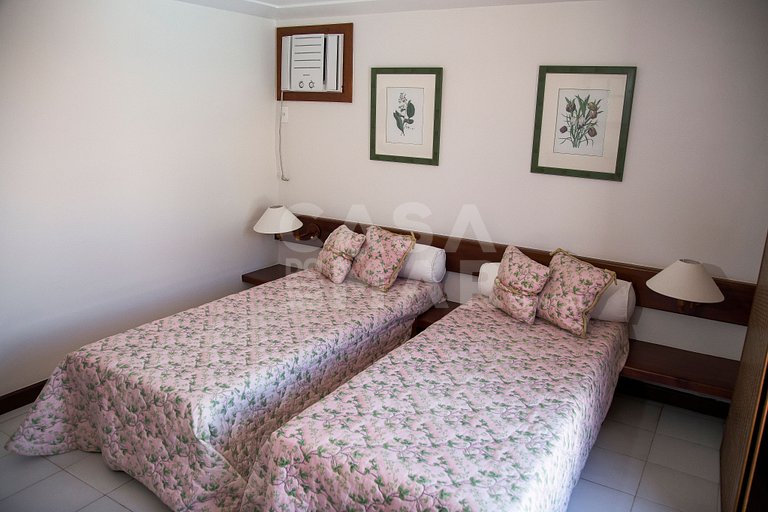 Linda Villa with four suites, standing on the sand of Rasa B