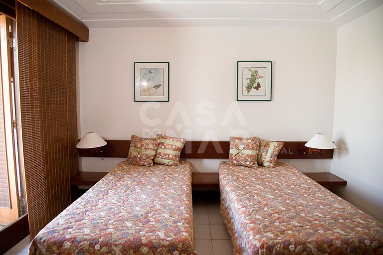 Linda Villa with four suites, standing on the sand of Rasa B