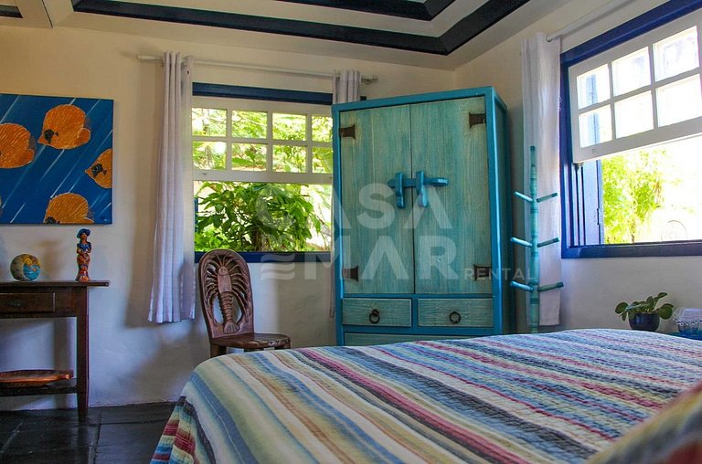Linda casa com cinco quartos, pé na areia da Praia Rasa