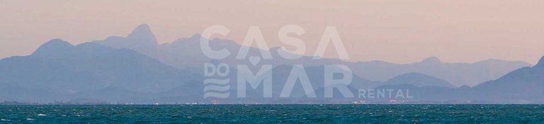 Linda casa com cinco quartos, pé na areia da Praia Rasa