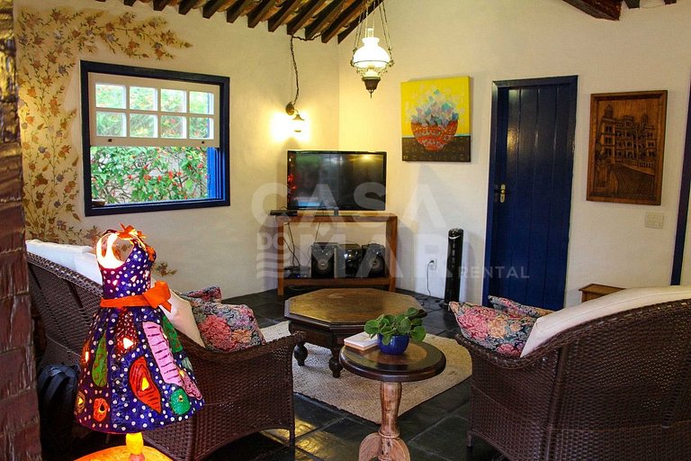 Beautiful house with five bedrooms, standing on the sand of