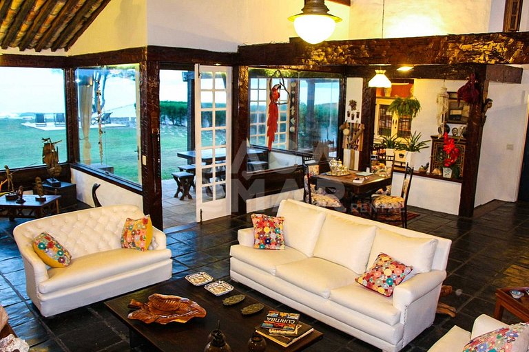 Beautiful house with five bedrooms, standing on the sand of